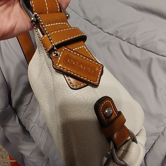 White Coach handbag - Picture 3 of 4